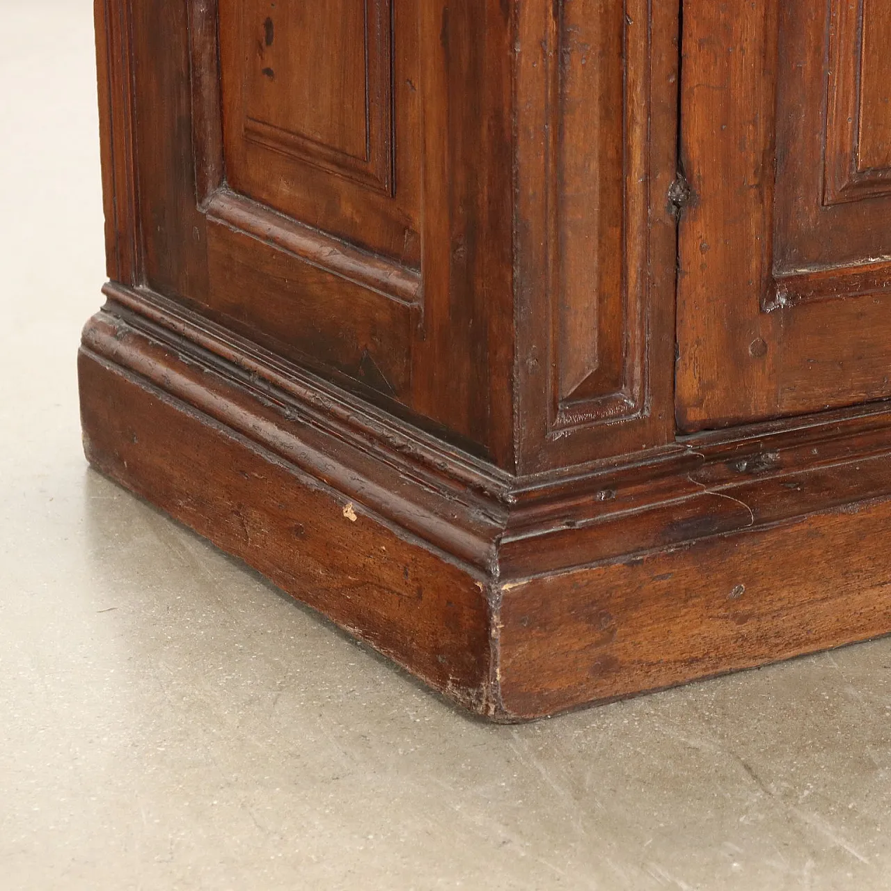 Credenza restica a 4 sportelli in noce, '800 6