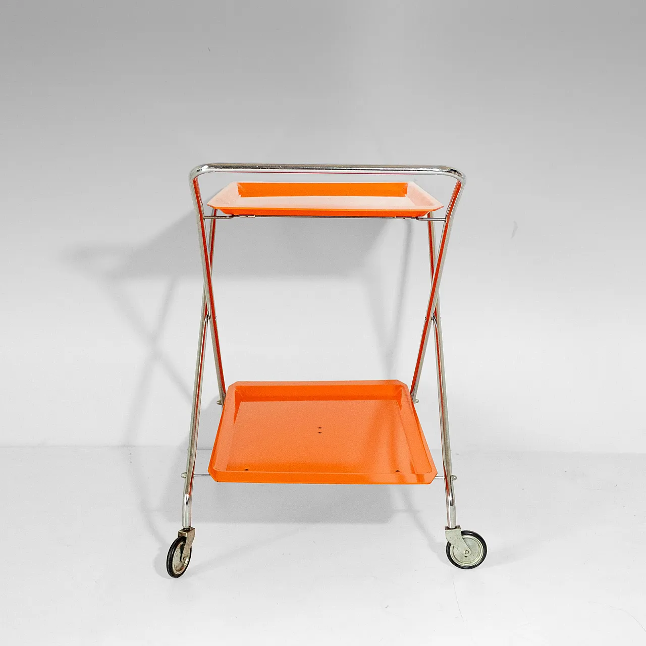 Carrellino bar piegevole nello stile di Kartell 3