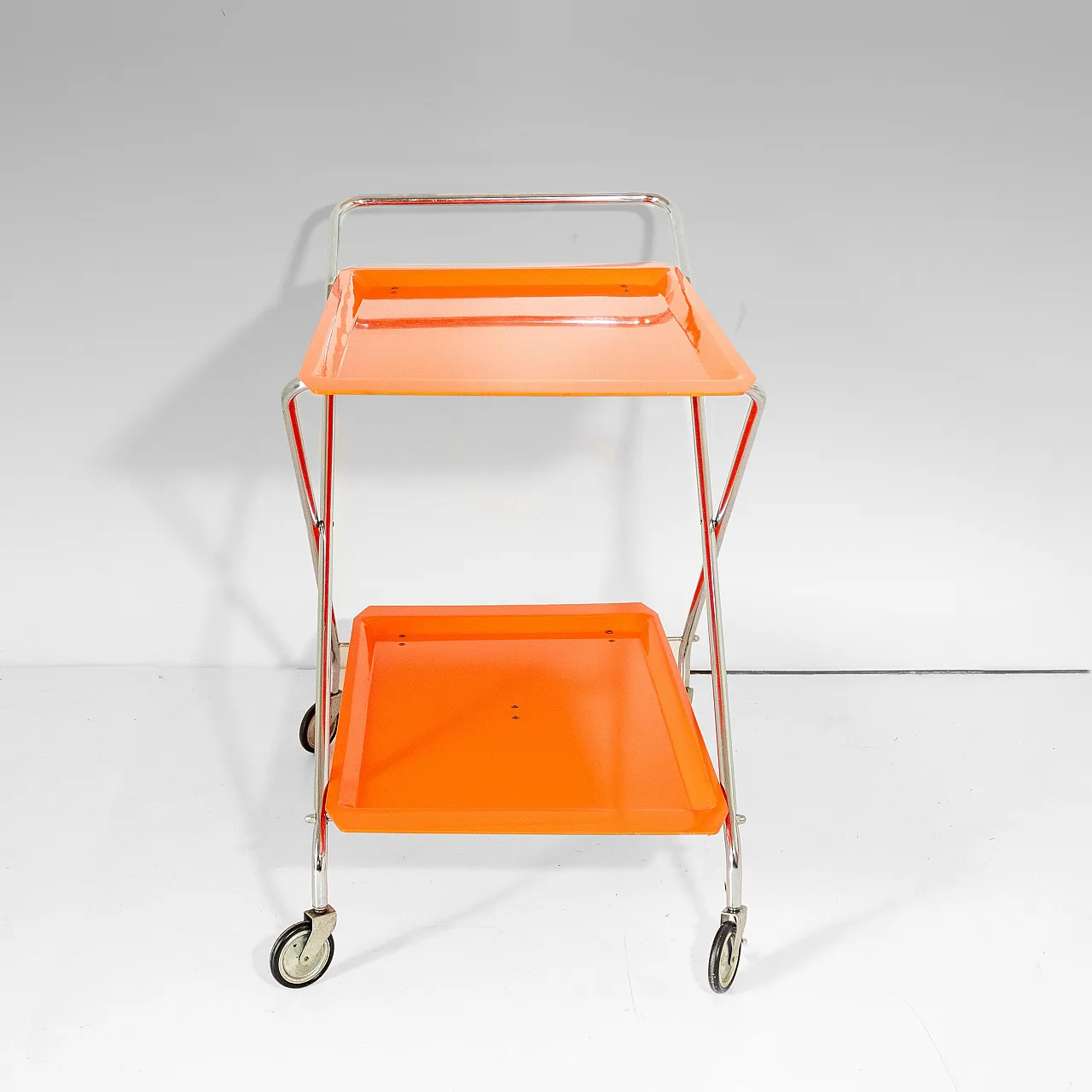 Carrellino bar piegevole nello stile di Kartell 4