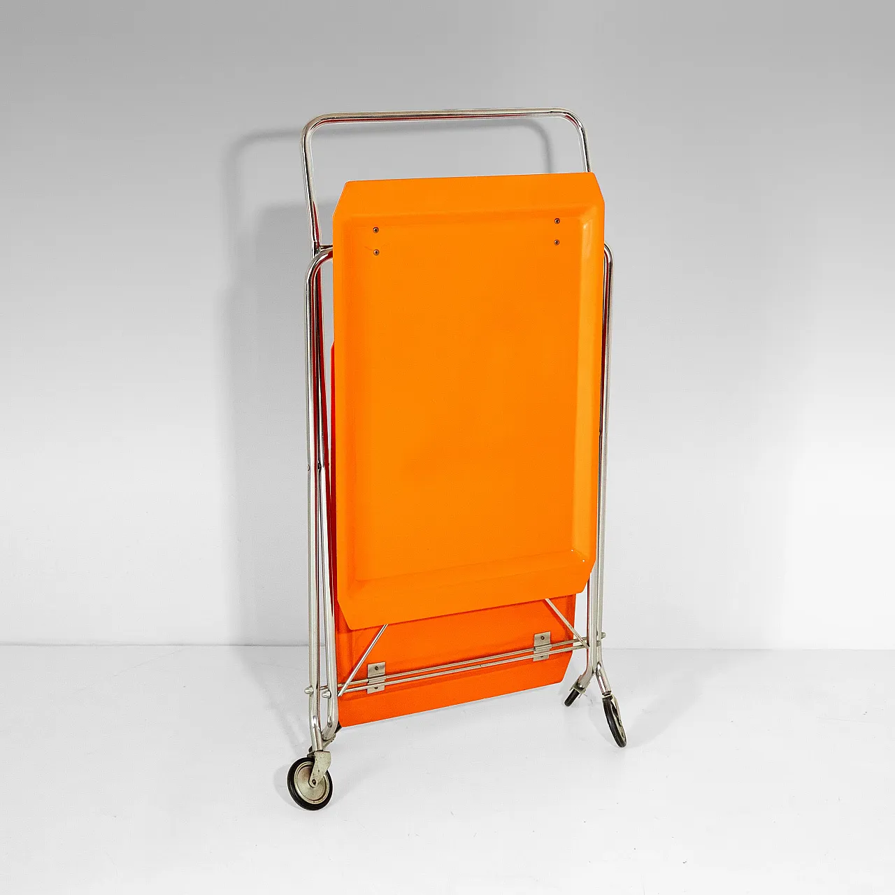 Carrellino bar piegevole nello stile di Kartell 5