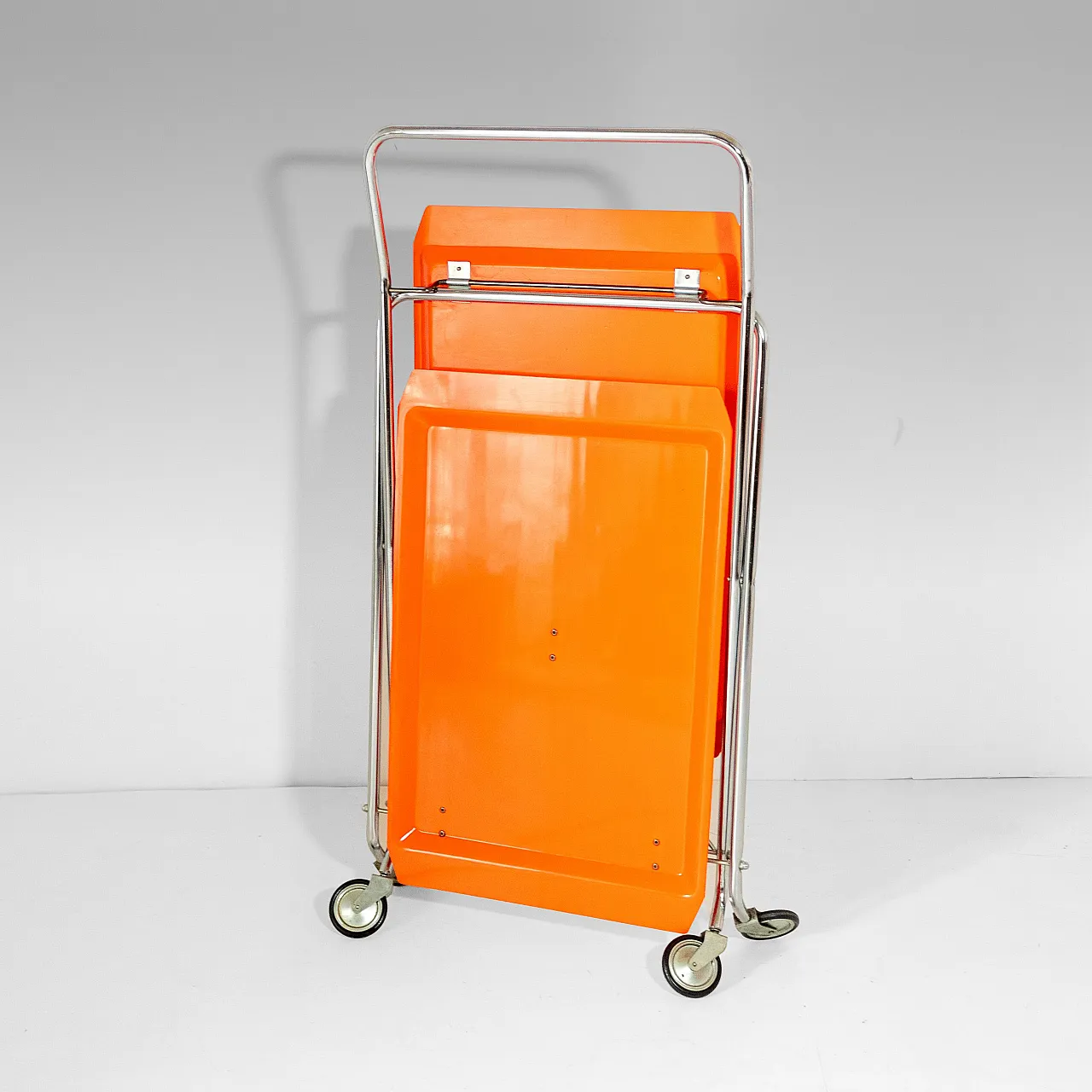 Carrellino bar piegevole nello stile di Kartell 6