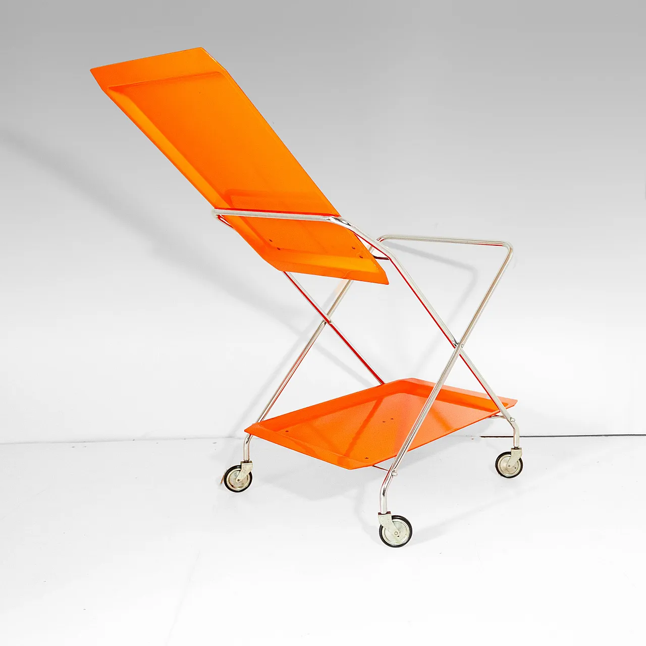 Carrellino bar piegevole nello stile di Kartell 7