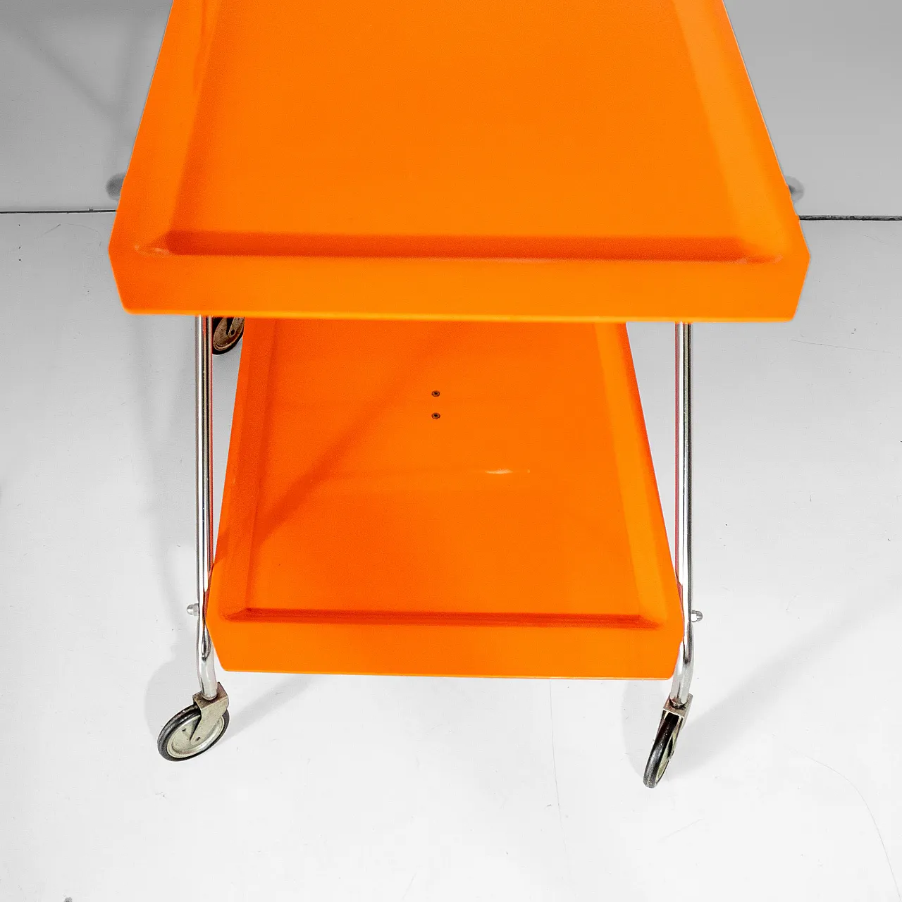 Carrellino bar piegevole nello stile di Kartell 9