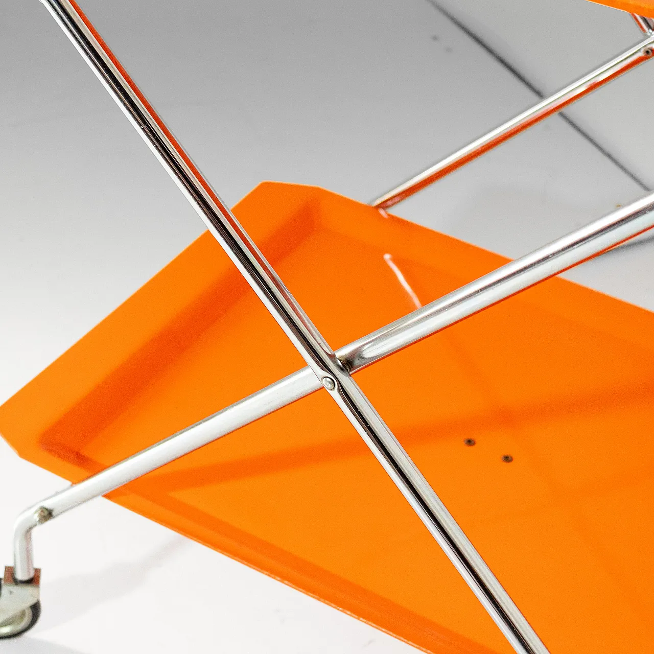 Carrellino bar piegevole nello stile di Kartell 11