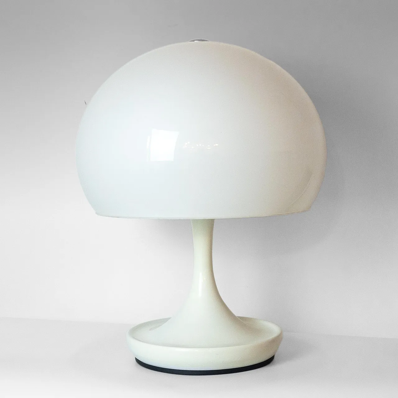 Mushroom shaped table lamp in Louis Poulsen style, 70s 1