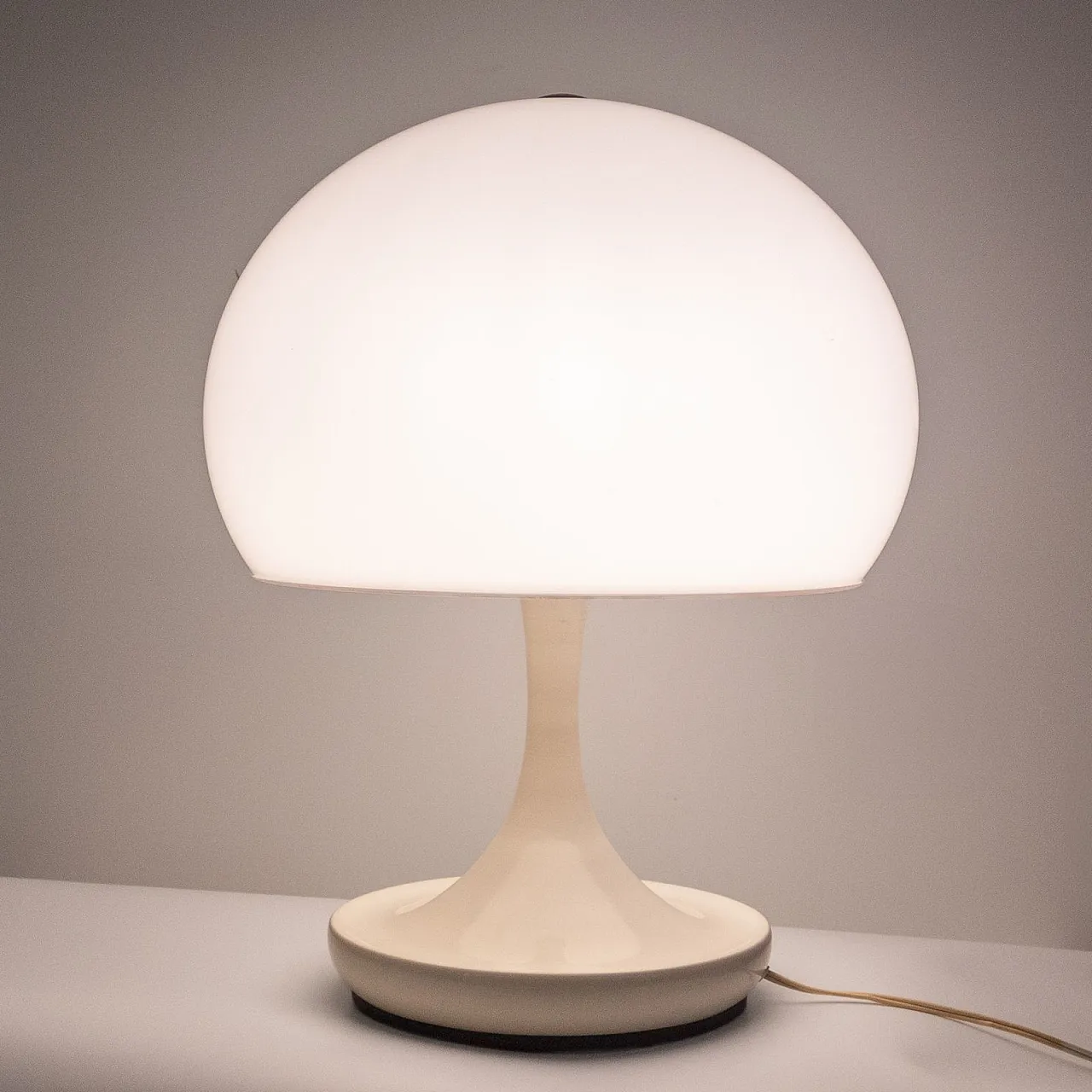 Mushroom shaped table lamp in Louis Poulsen style, 70s 2