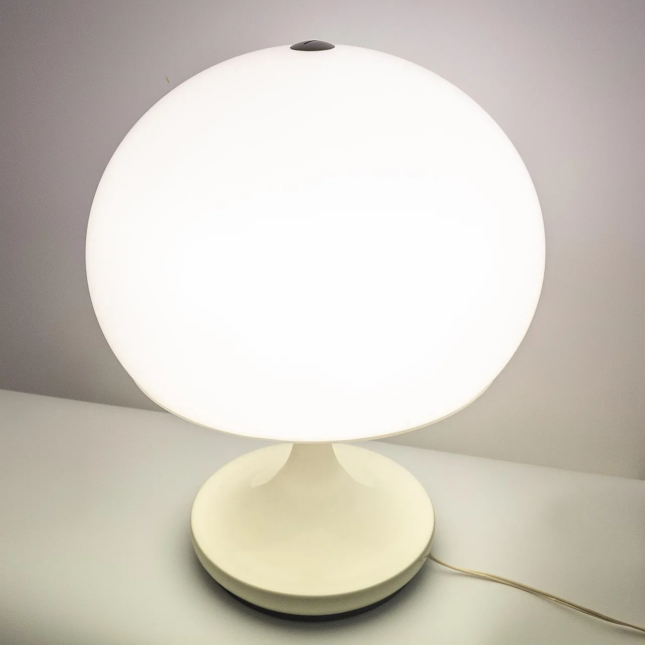Mushroom shaped table lamp in Louis Poulsen style, 70s 3