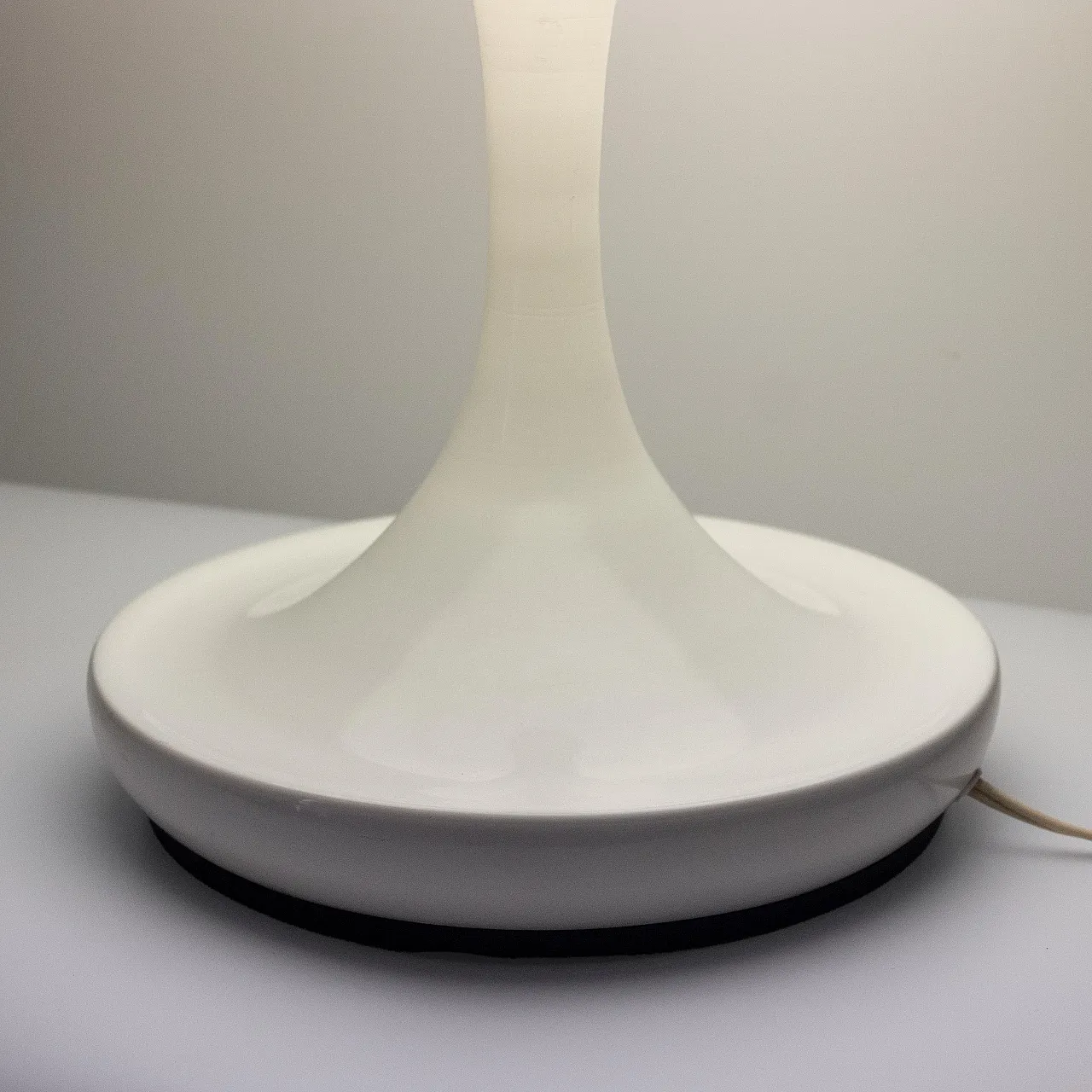 Mushroom shaped table lamp in Louis Poulsen style, 70s 10