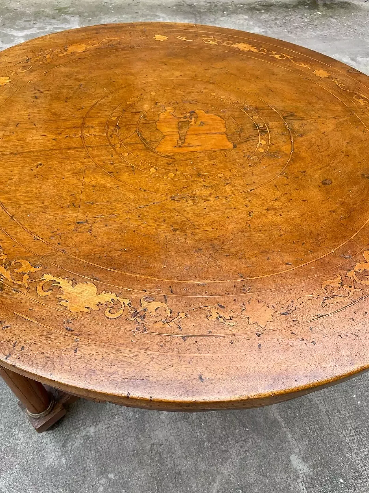 Inlaid Empire round table, early 19th century 7