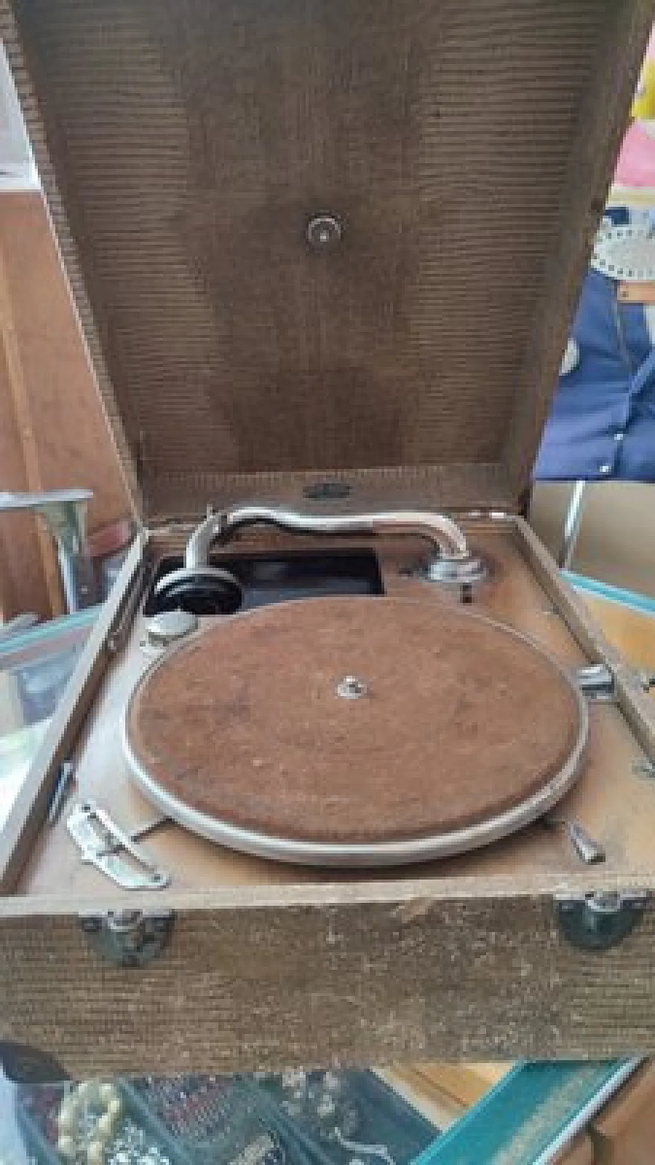 Grammofono in metallo marrone, anni '20 2