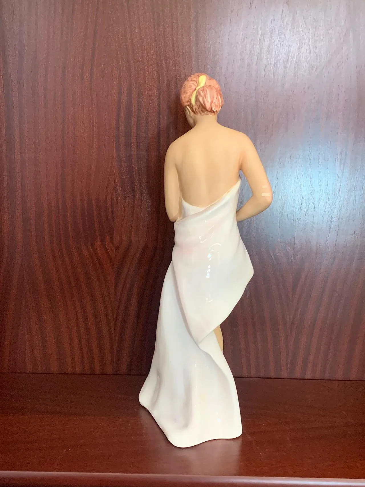 Figura di ragazza con asciugamano di Le Bertetti Torino, anni '40 6