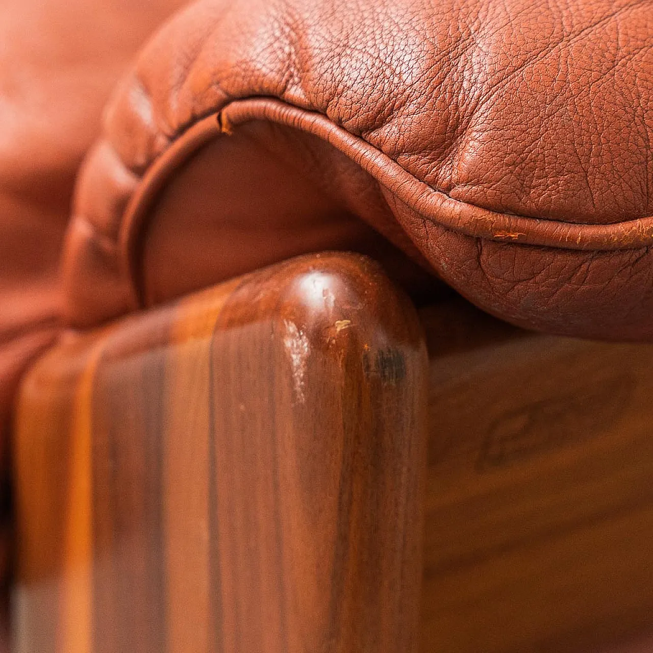 2 -seater sofa in leather and wood Mario Marenco for Mobilgirgi, 70s 3