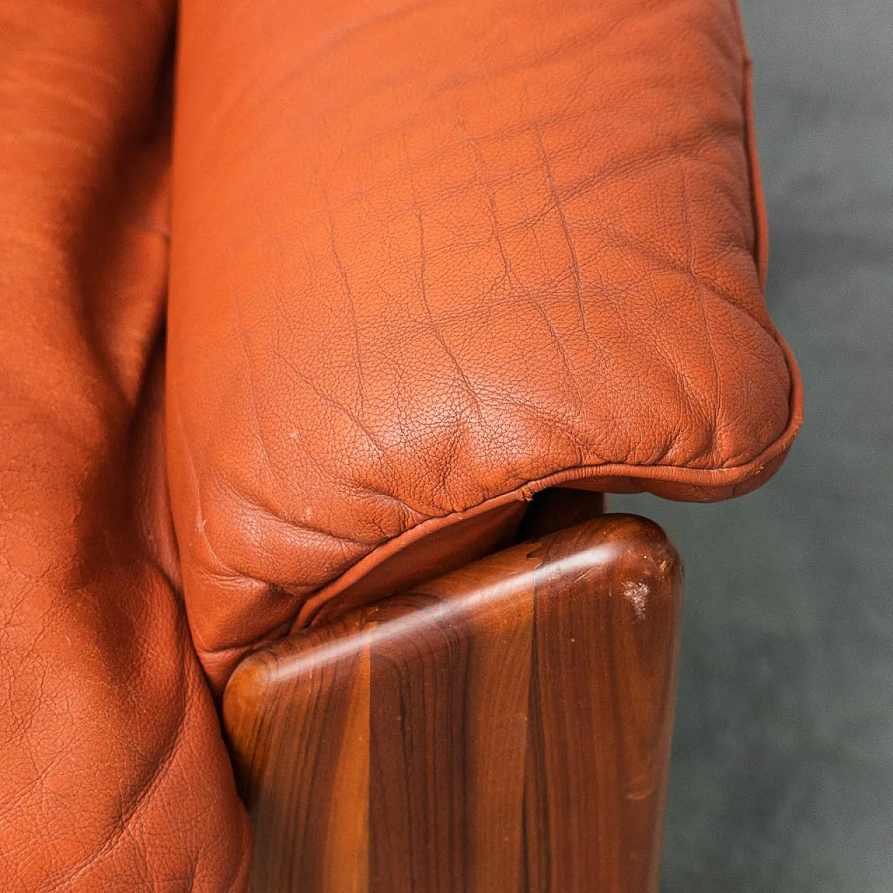 2 -seater sofa in leather and wood Mario Marenco for Mobilgirgi, 70s 5