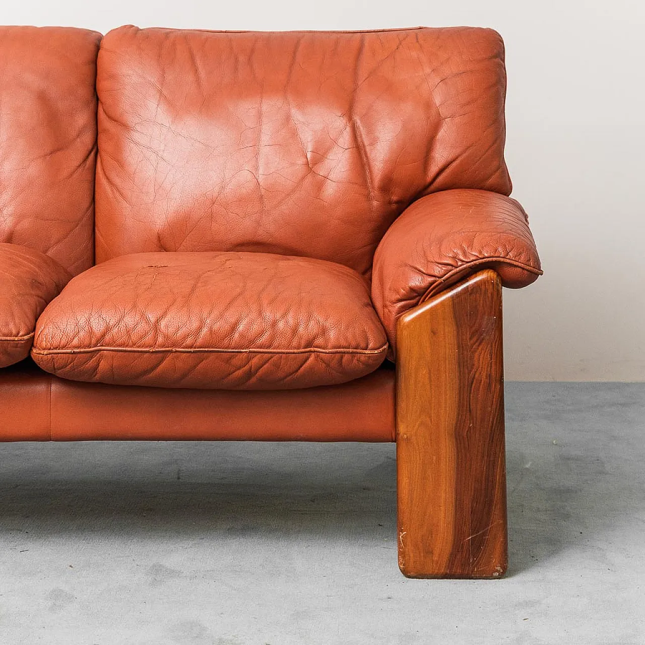 3 -seater sofa in leather and wood Mario Marenco for Mobilgirgi, 70s 2