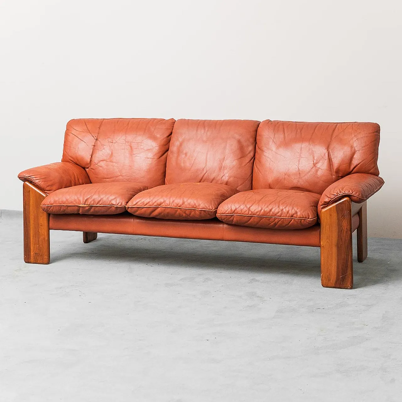 3 -seater sofa in leather and wood Mario Marenco for Mobilgirgi, 70s 3