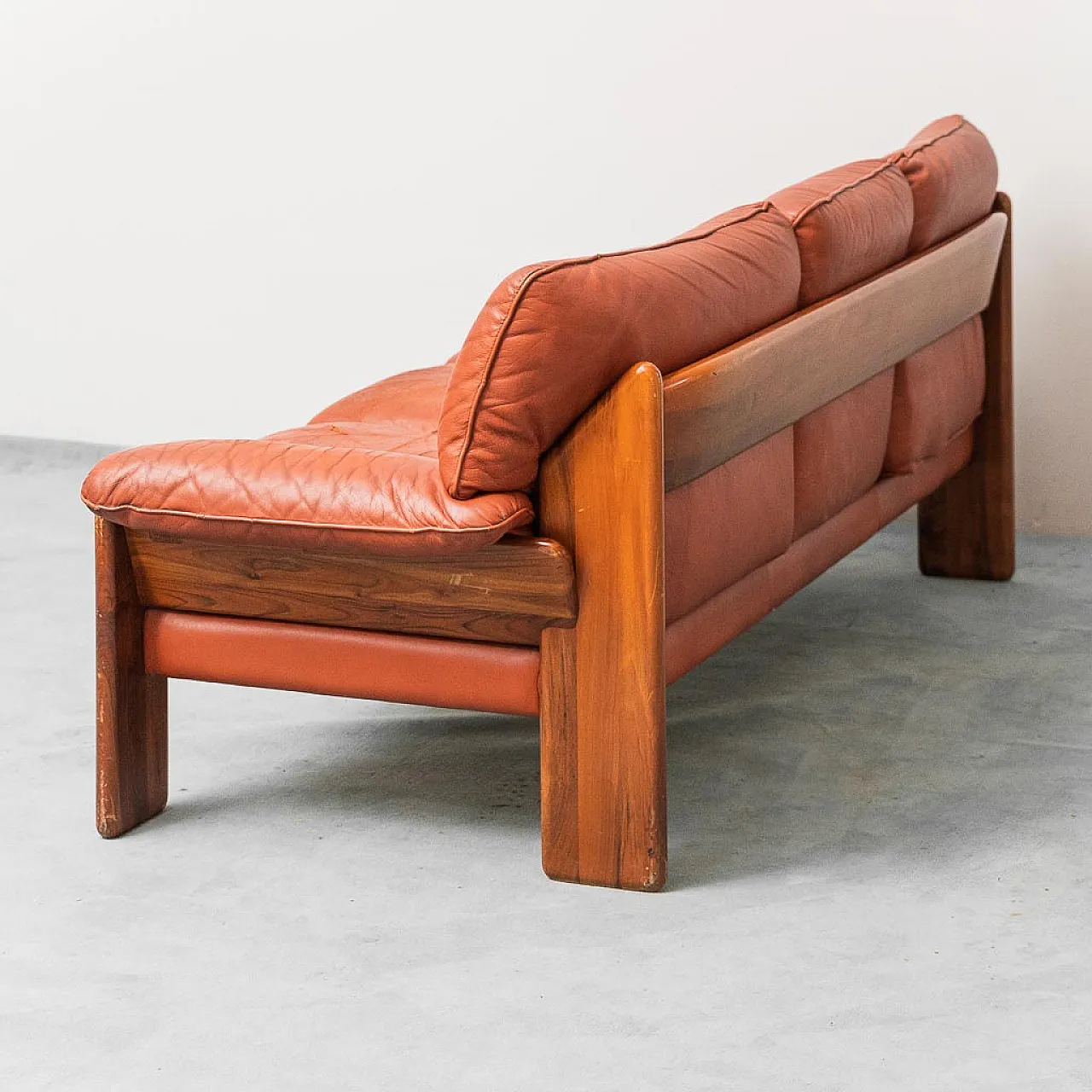 3 -seater sofa in leather and wood Mario Marenco for Mobilgirgi, 70s 5