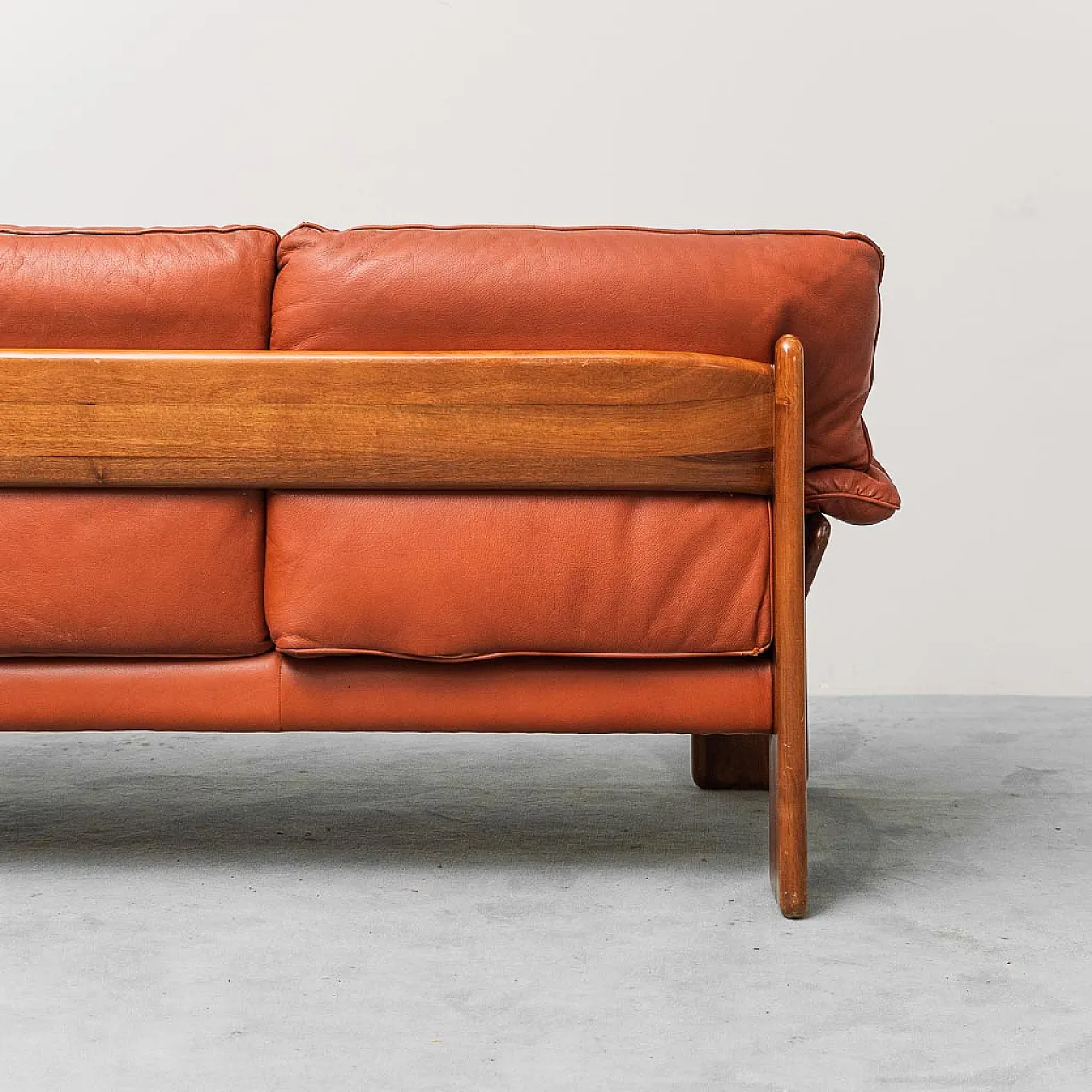 3 -seater sofa in leather and wood Mario Marenco for Mobilgirgi, 70s 6