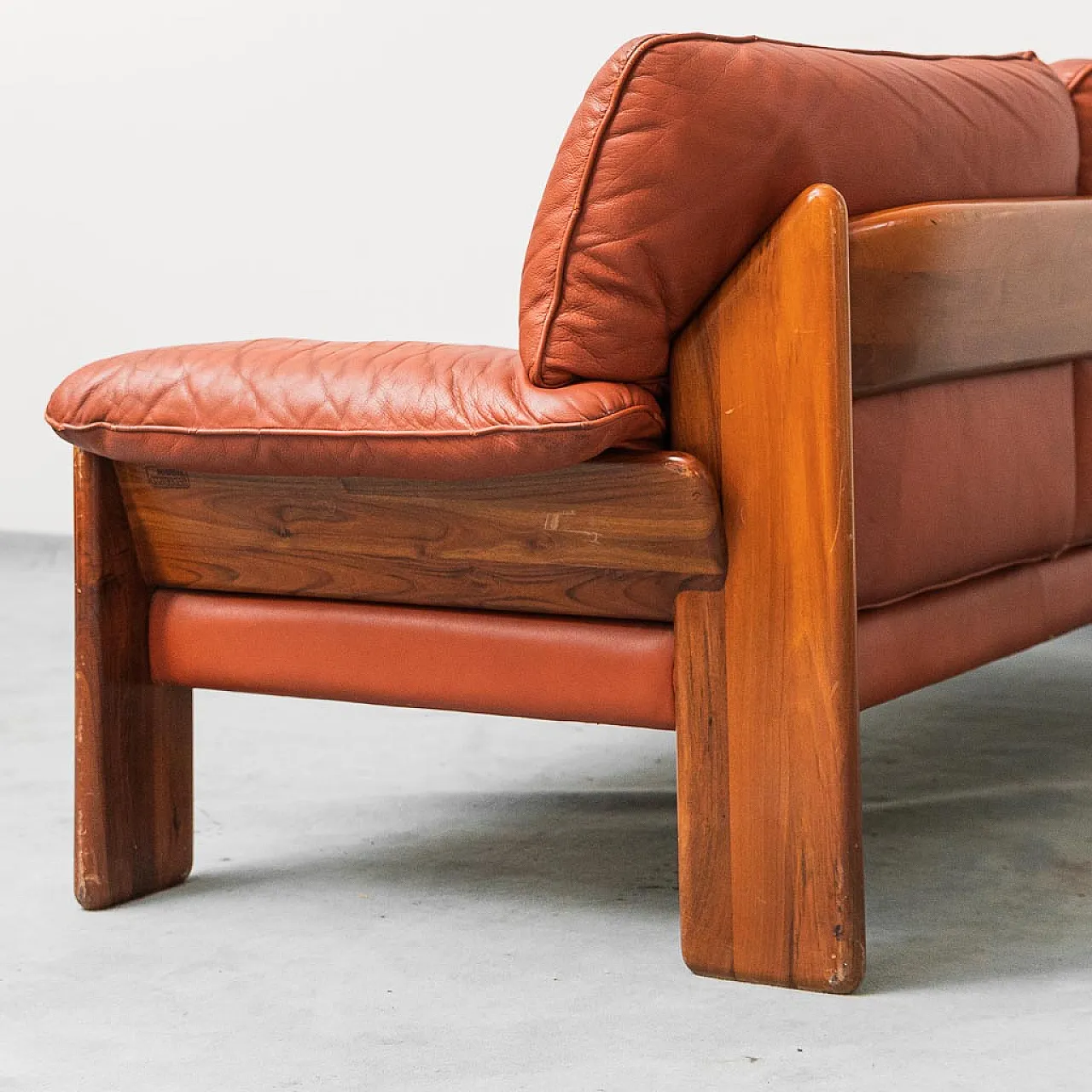 3 -seater sofa in leather and wood Mario Marenco for Mobilgirgi, 70s 7