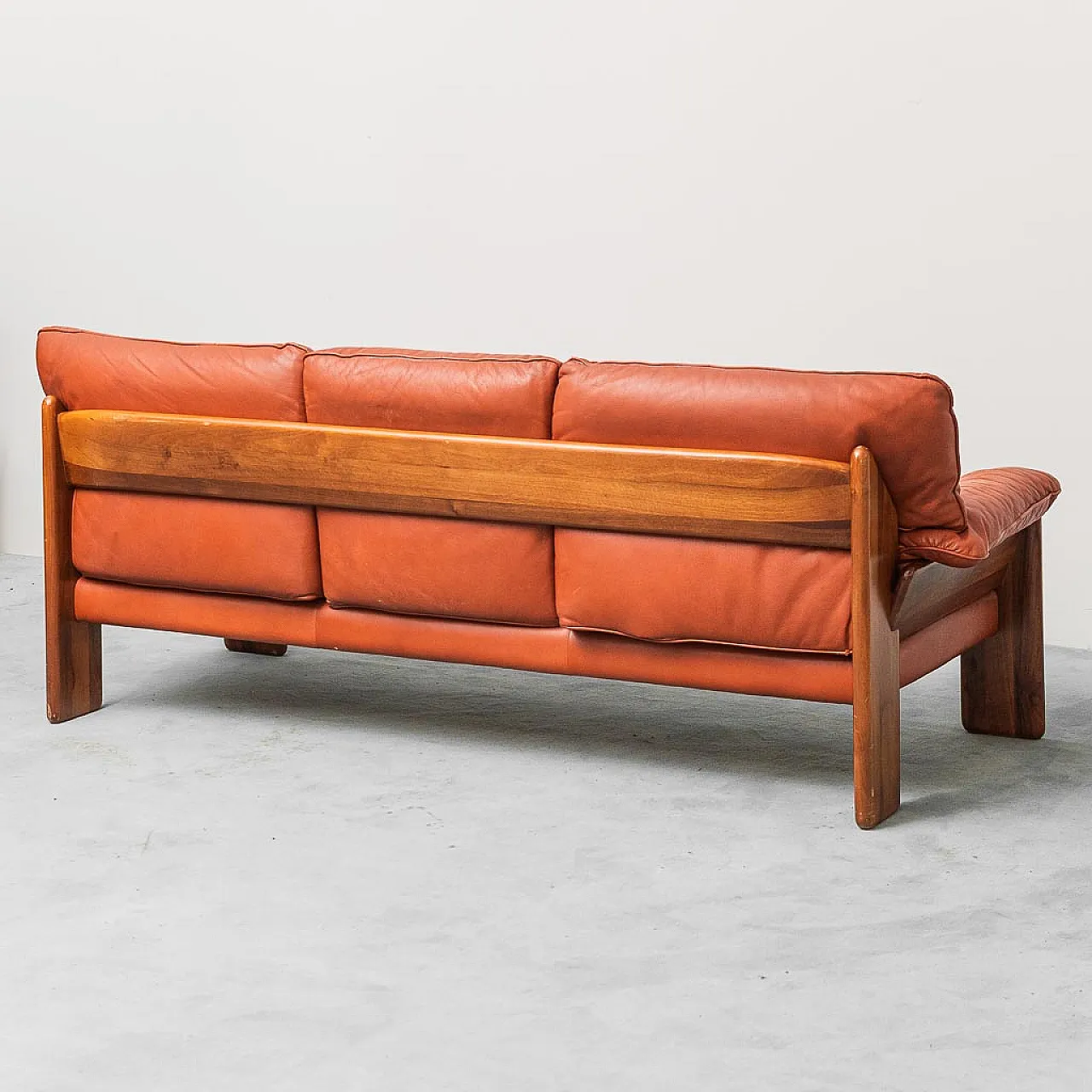3 -seater sofa in leather and wood Mario Marenco for Mobilgirgi, 70s 9