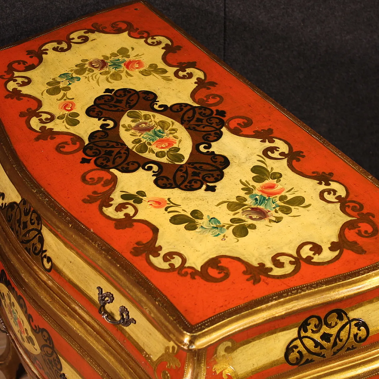Red lacquered dresser in Tuscan style, 20th century 7