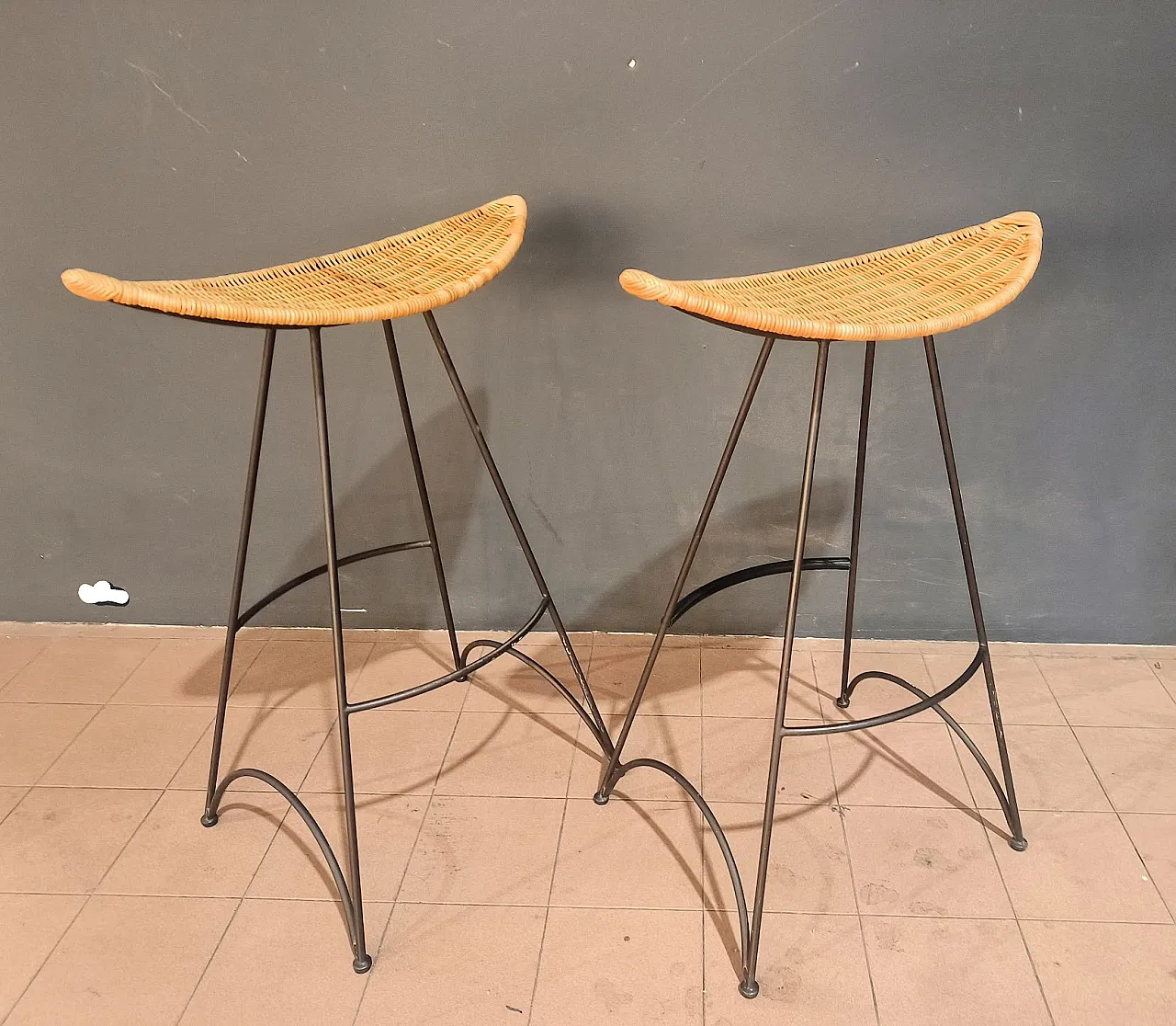 Pair of Banana stools by Tom Dixon in metal and banana fiber, 1990s 4