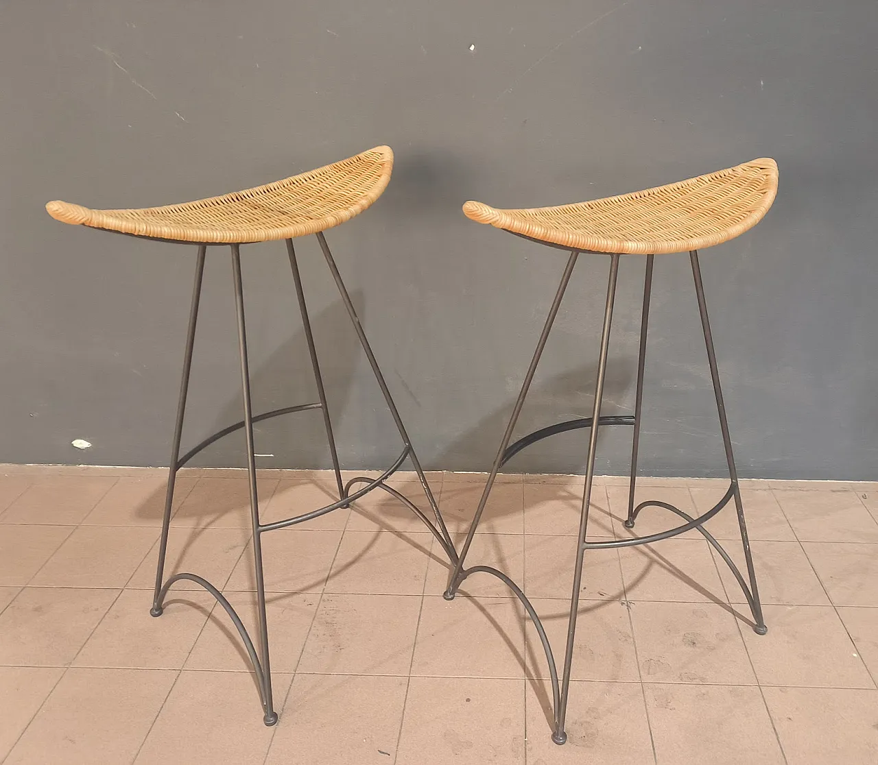 Pair of Banana stools by Tom Dixon in metal and banana fiber, 1990s 5