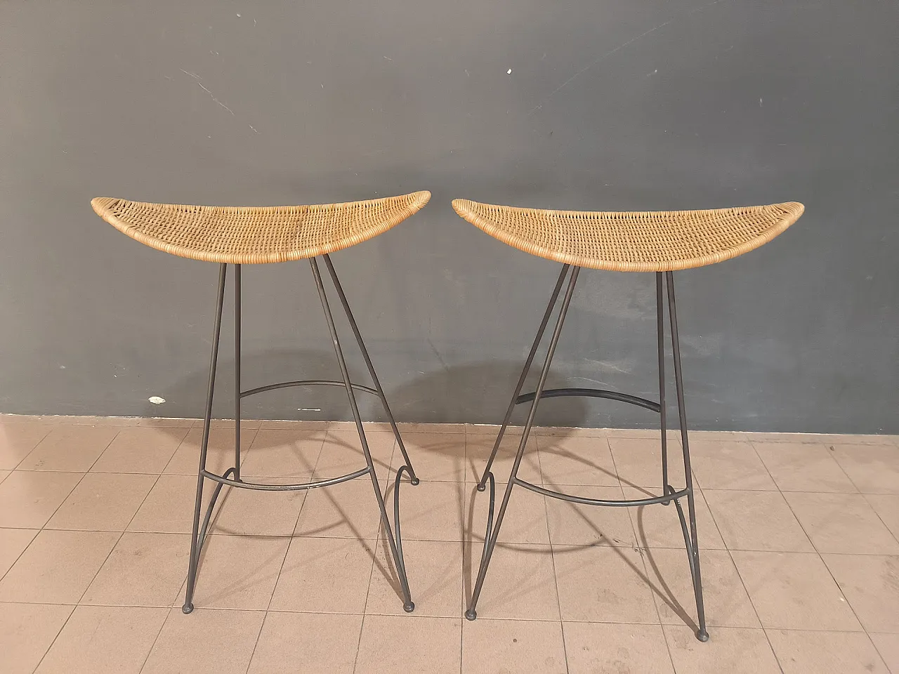 Pair of Banana stools by Tom Dixon in metal and banana fiber, 1990s 7