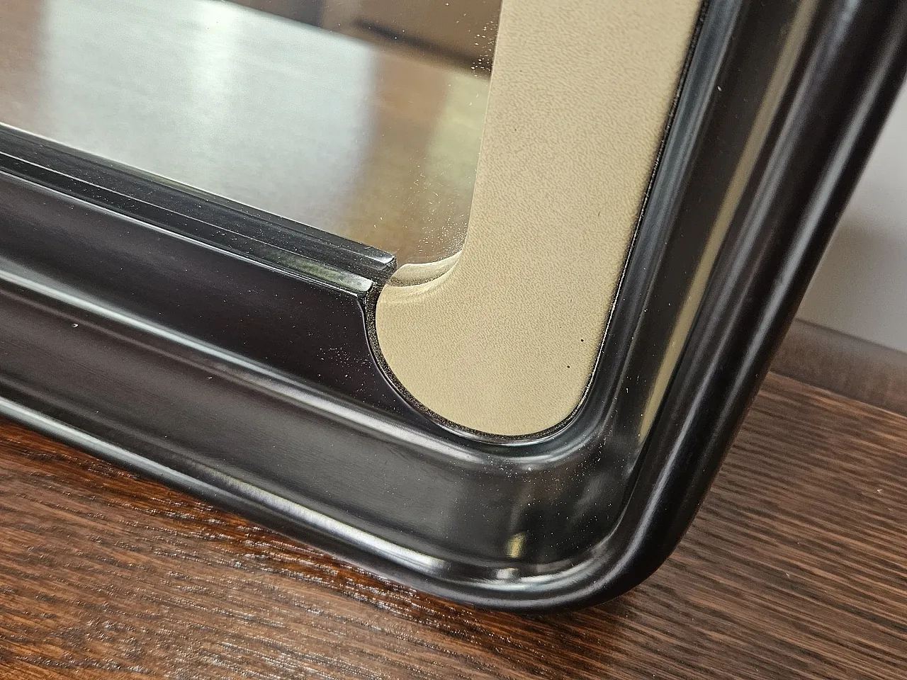 Specchio da parete in plastica e skai, 1970 5