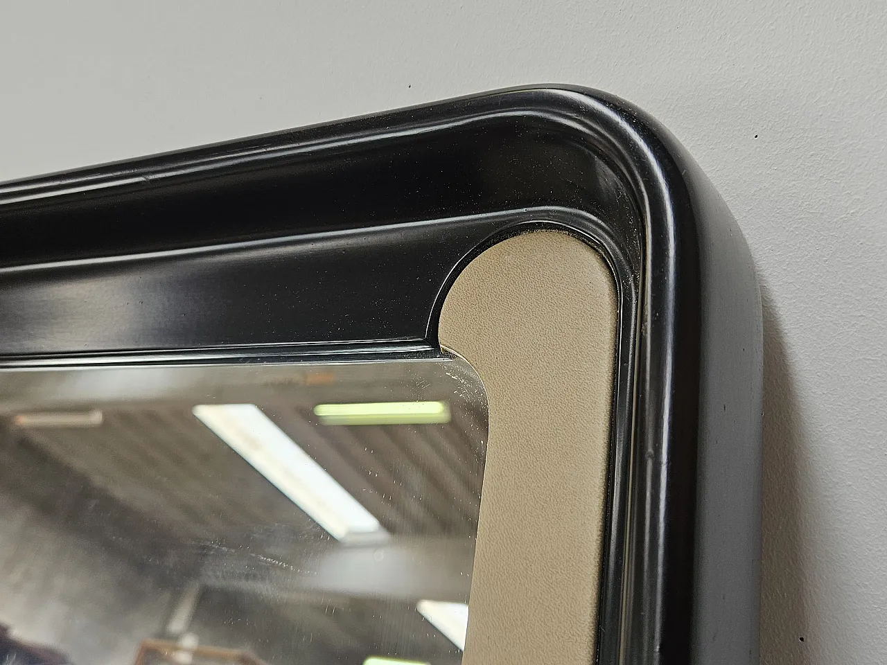 Specchio da parete in plastica e skai, 1970 8