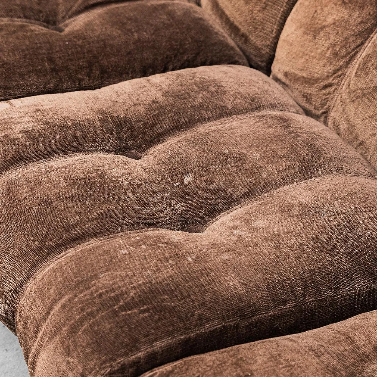 3 seater sofa in brown velvet, 70s 2