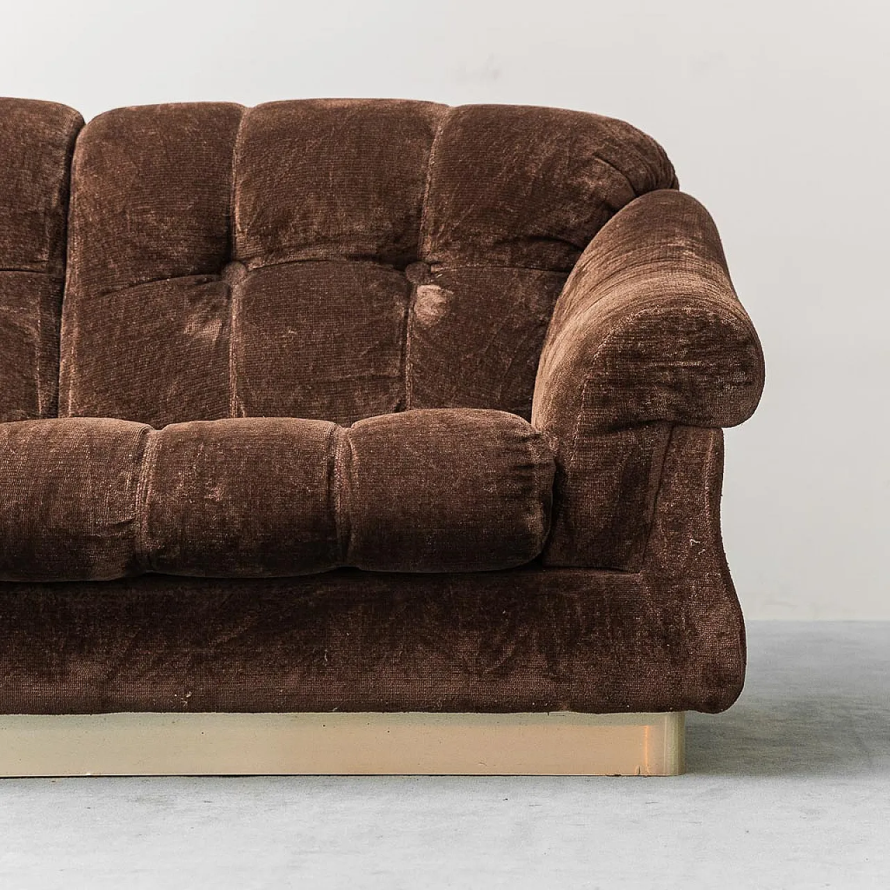 3 seater sofa in brown velvet, 70s 4