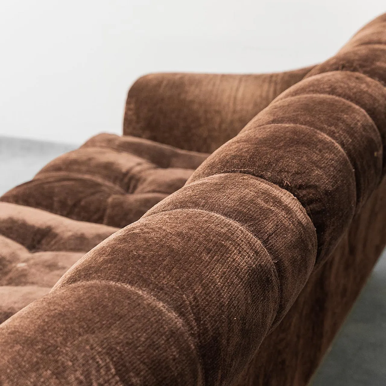 3 seater sofa in brown velvet, 70s 6