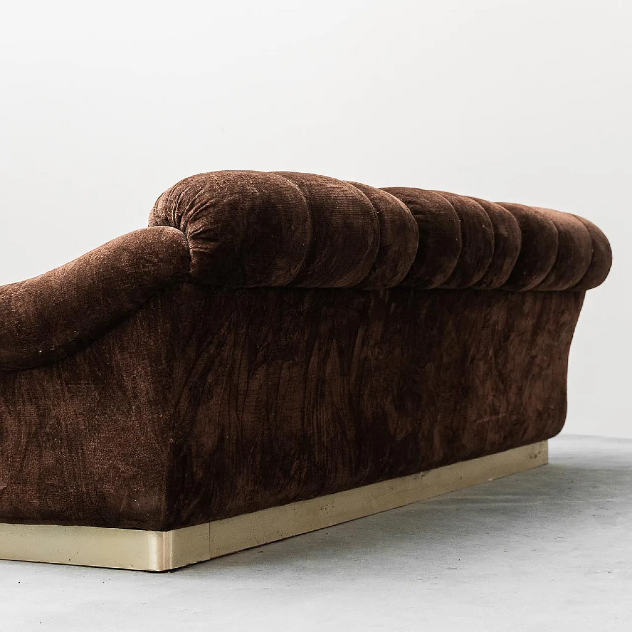 3 seater sofa in brown velvet, 70s 8