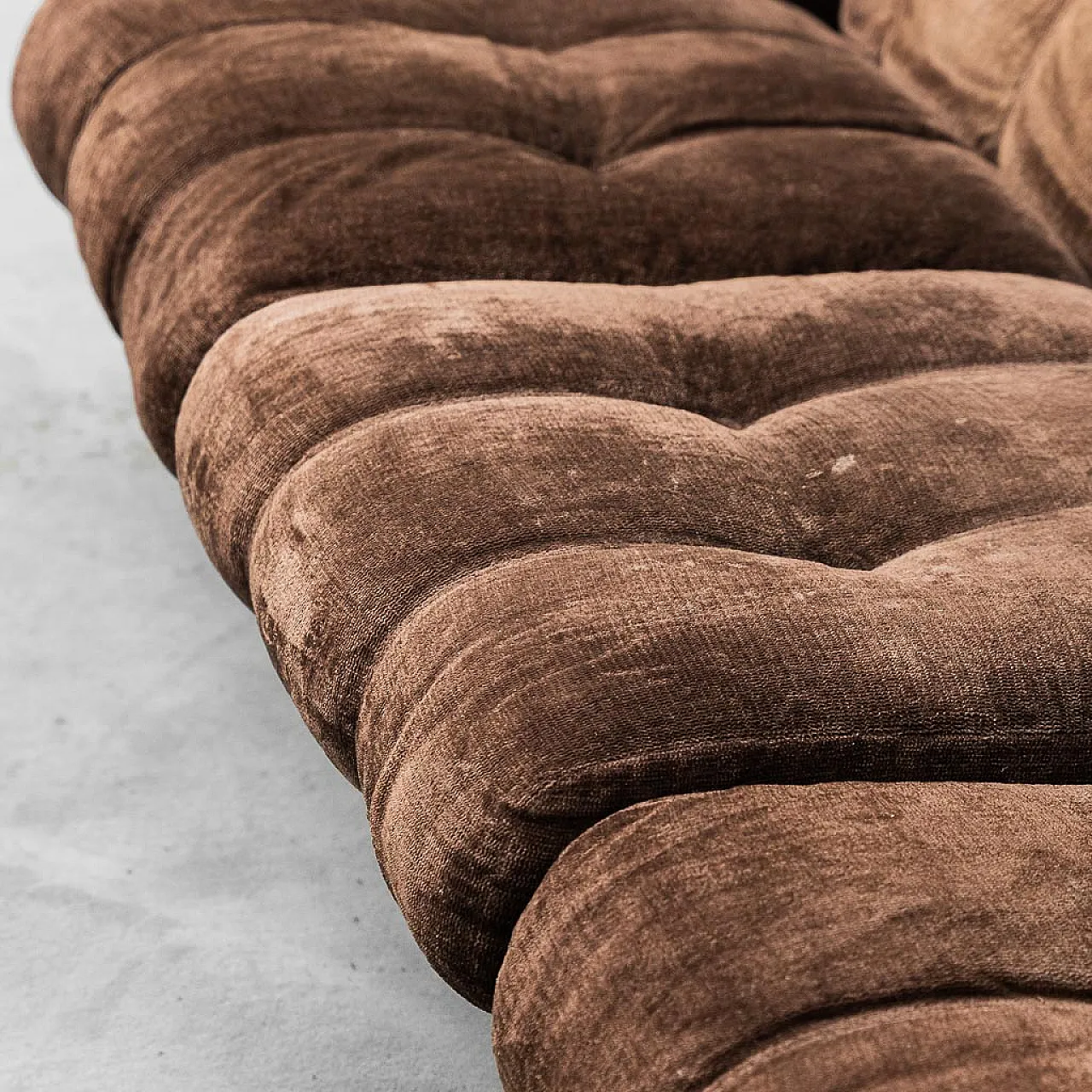 3 seater sofa in brown velvet, 70s 10