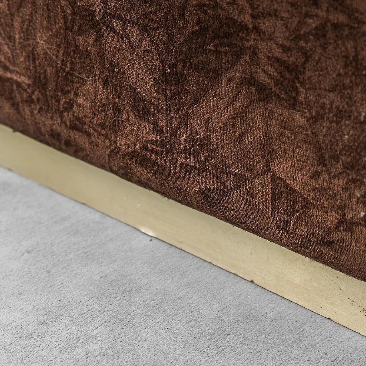 3 seater sofa in brown velvet, 70s 12