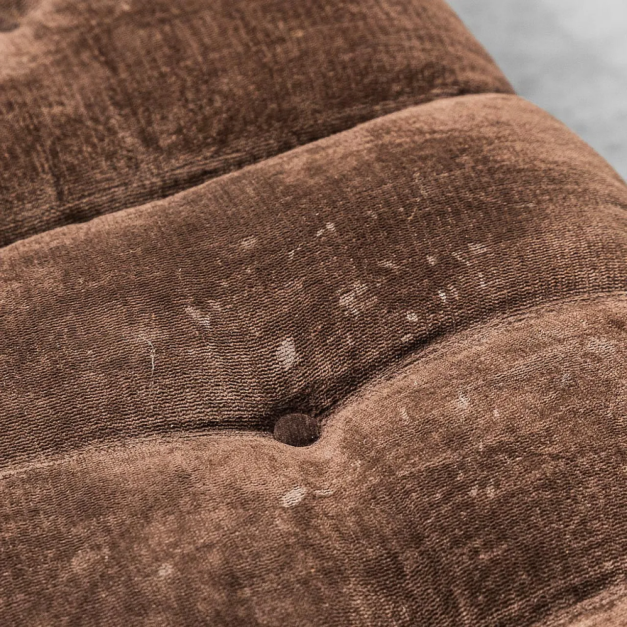 3 seater sofa in brown velvet, 70s 13