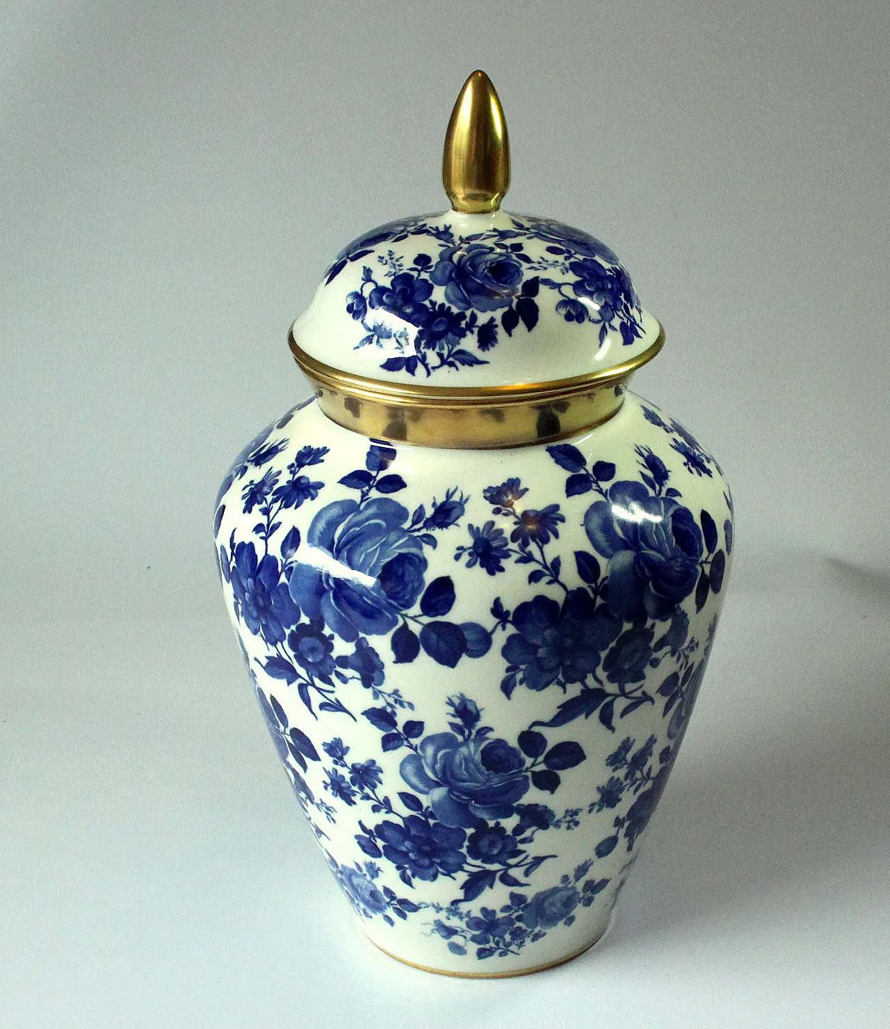 Vaso in porcellana coperta di Kronach/Baviera, anni '50 1