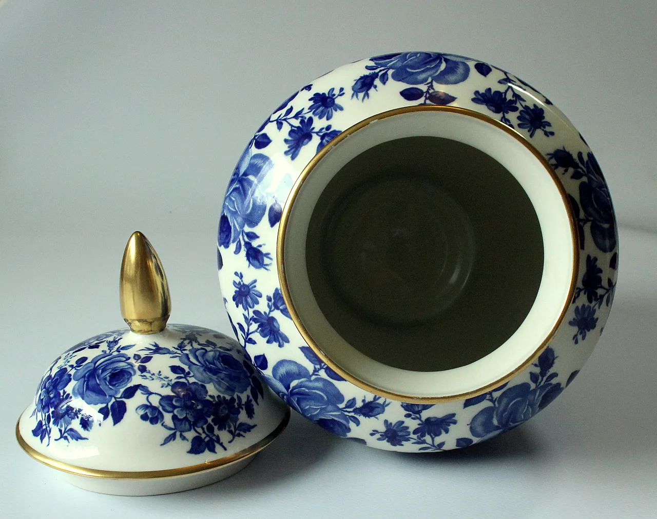 Vaso in porcellana coperta di Kronach/Baviera, anni '50 3