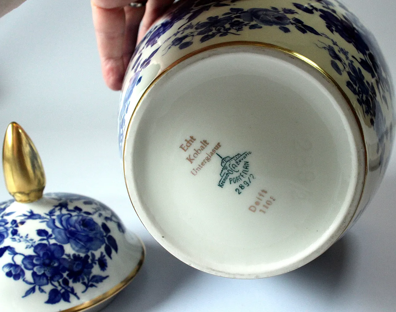 Vaso in porcellana coperta di Kronach/Baviera, anni '50 6