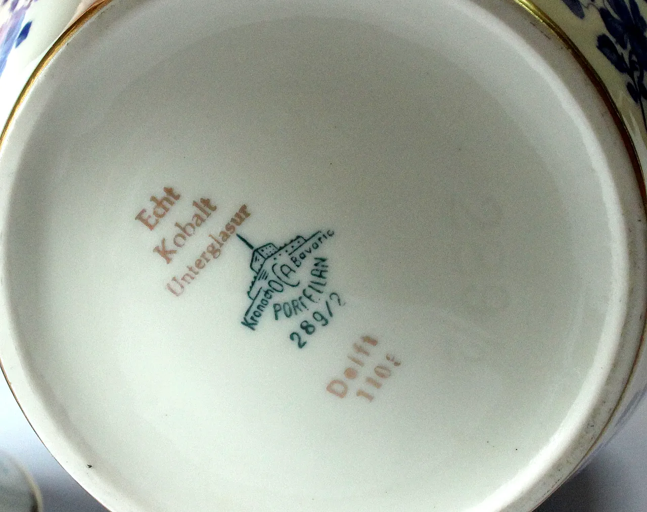 Vaso in porcellana coperta di Kronach/Baviera, anni '50 9