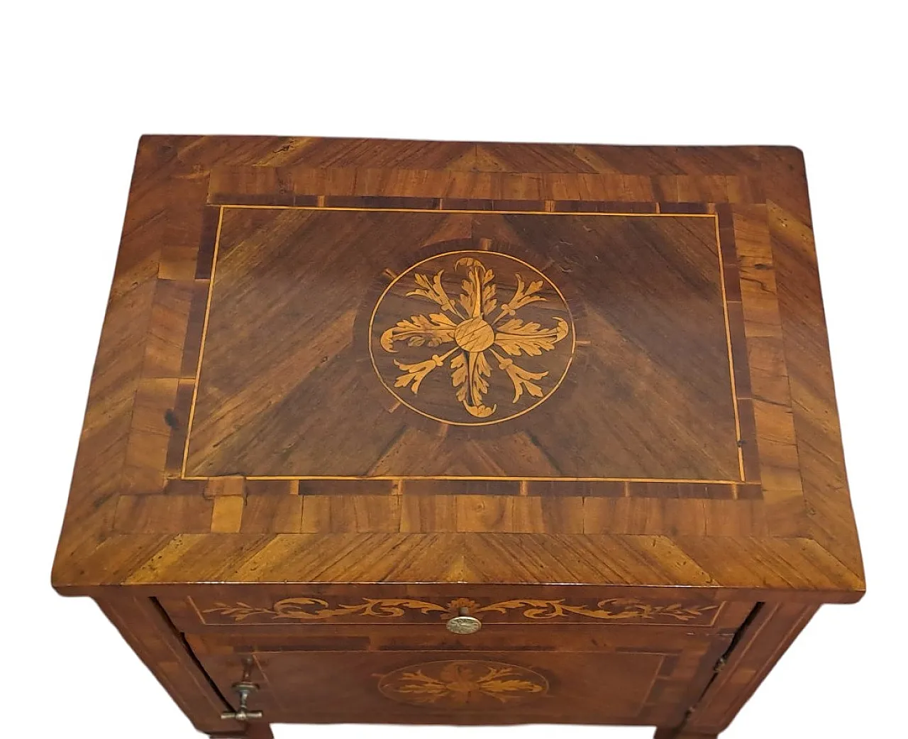 Comodino intarsiato, Lombardia, '700 4