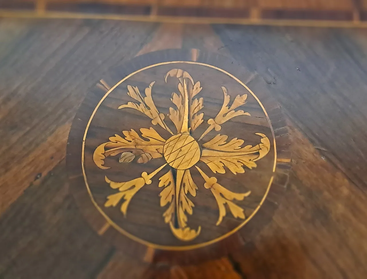 Comodino intarsiato, Lombardia, '700 5