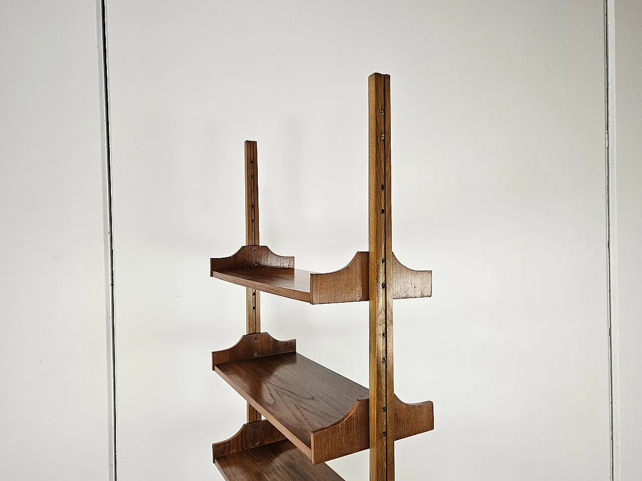 Shelving with modular shelves in walnut, 70s 3