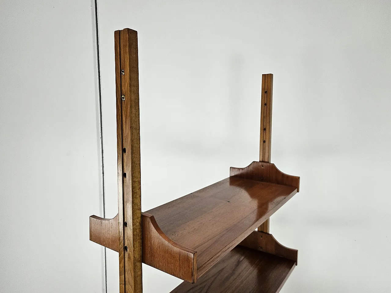 Shelving with modular shelves in walnut, 70s 7
