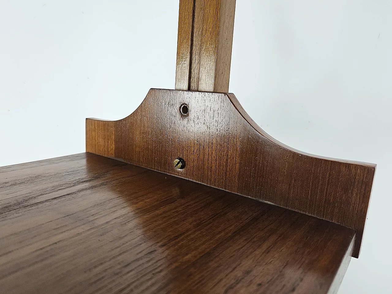 Shelving with modular shelves in walnut, 70s 11