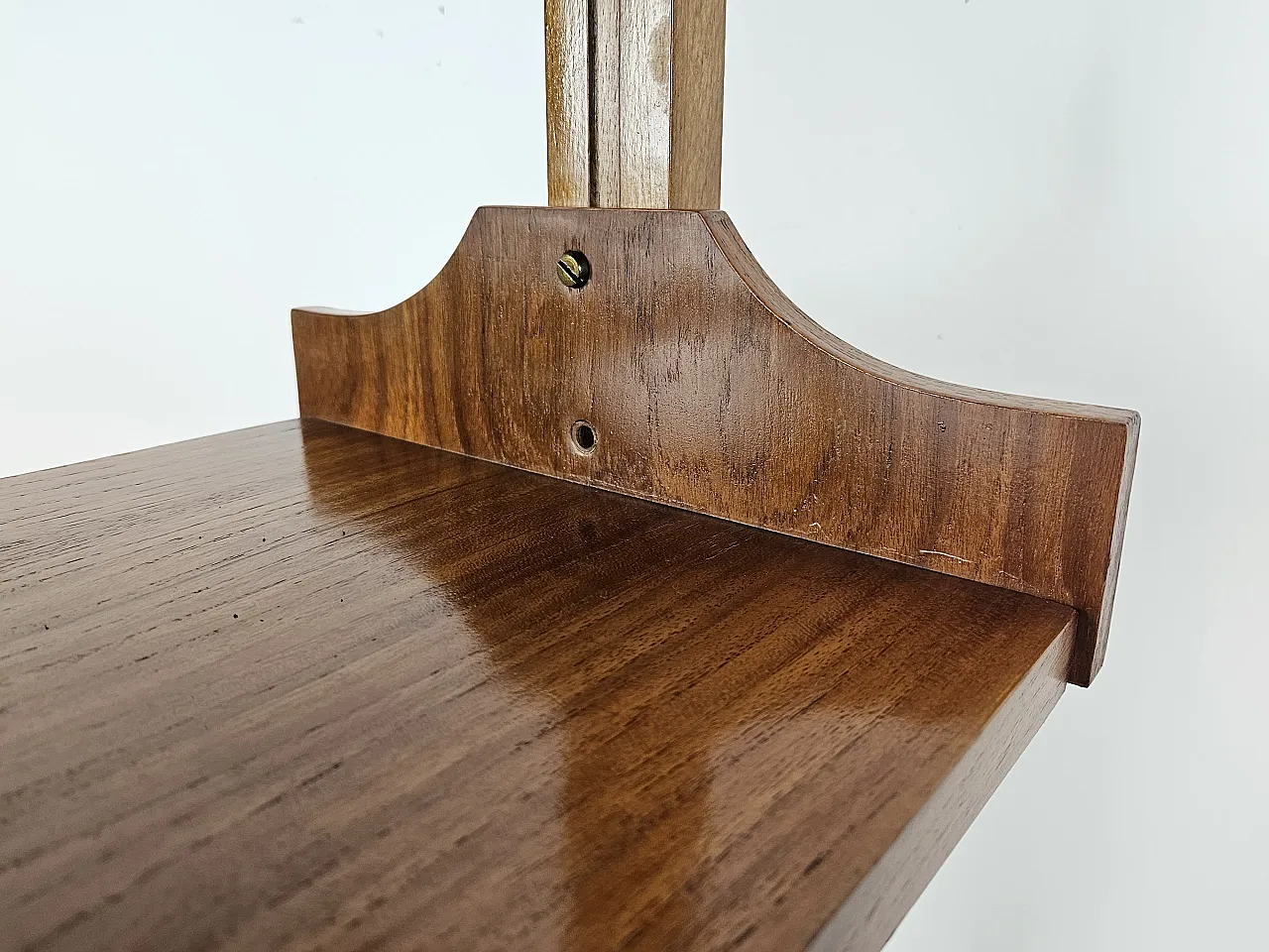 Shelving with modular shelves in walnut, 70s 12