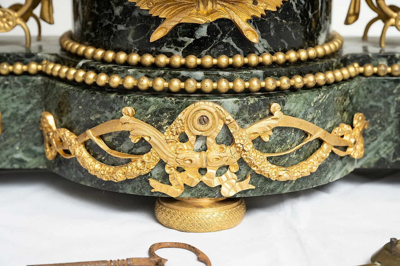 Antique Napoleon III French watch in golden bronze and green marble 5