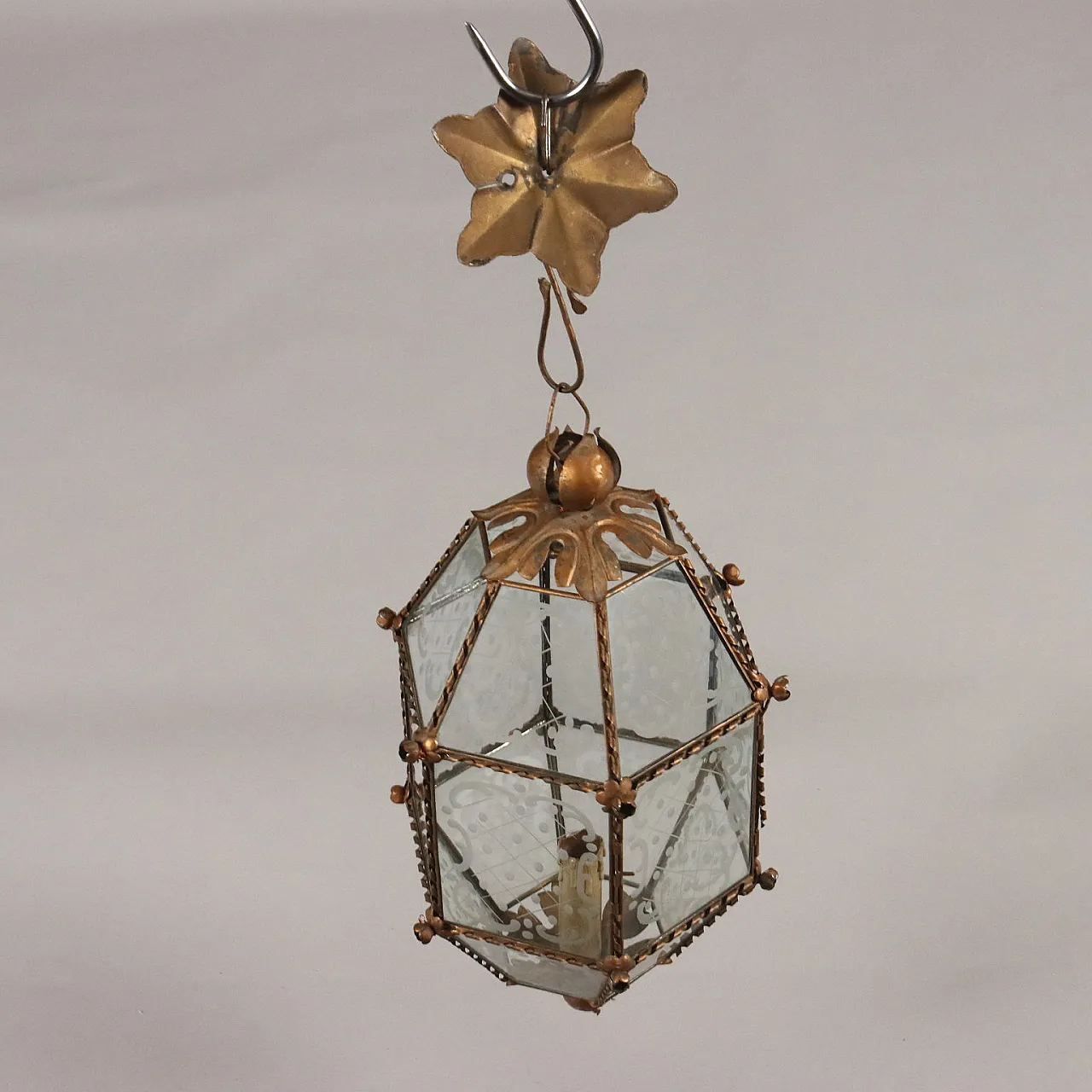 Lanterna con struttura in lamierino cromato e vetri acidati, anni '50 8