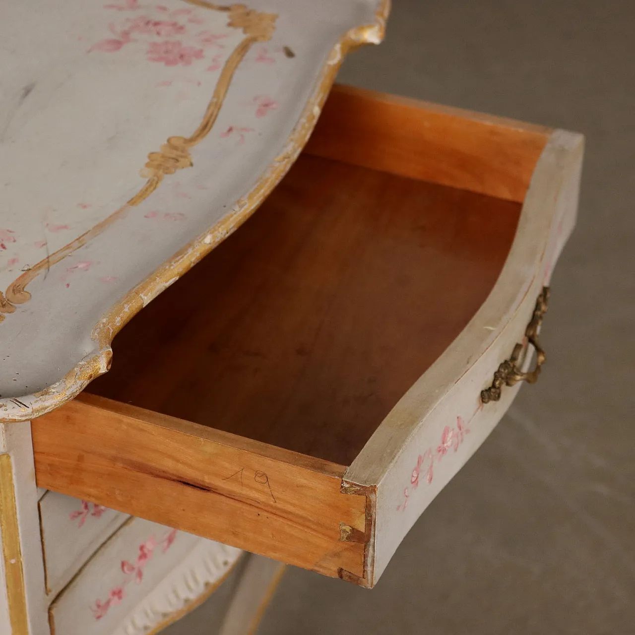 Bedside table in lacquered wood, golden details & floral motifs 4