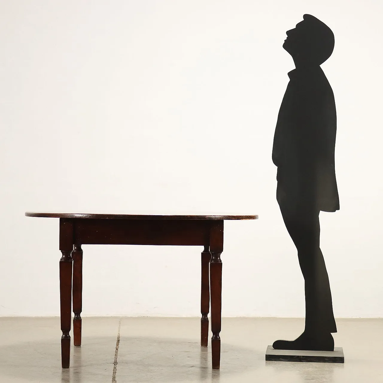 Tavolo rotondo in faggio e legno da frutto, inizio '900 2